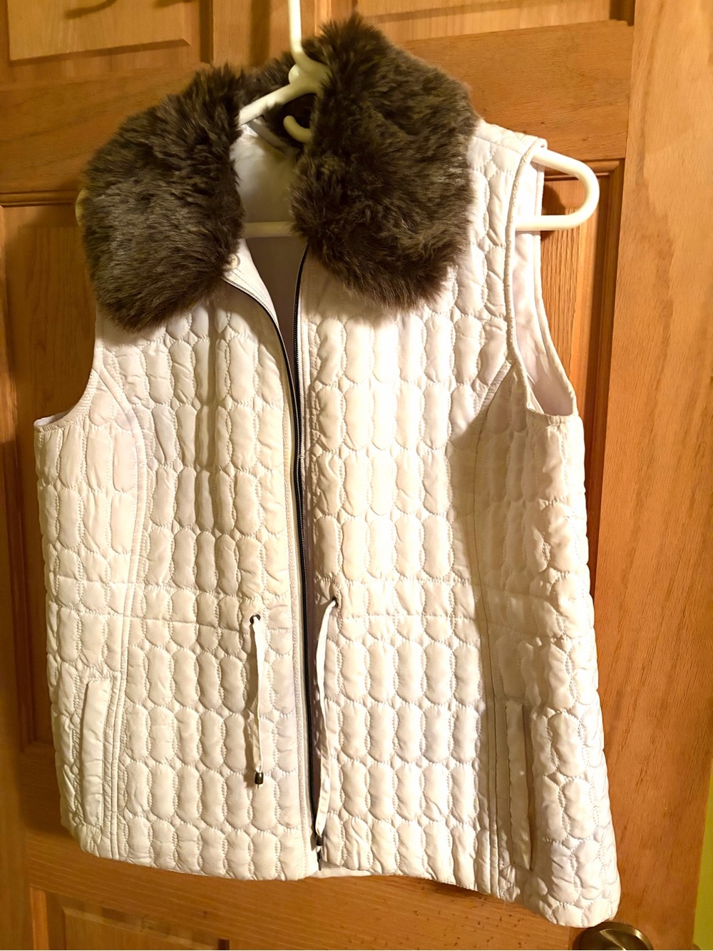Ladies Puffer Vest with detachable, faux fur collar